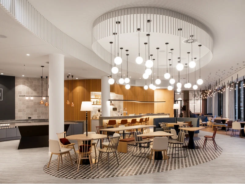 Hotel Hampton by Hilton - Lobby